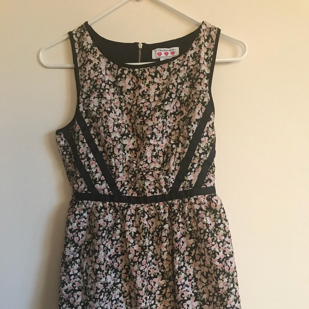 Sleeveless dress